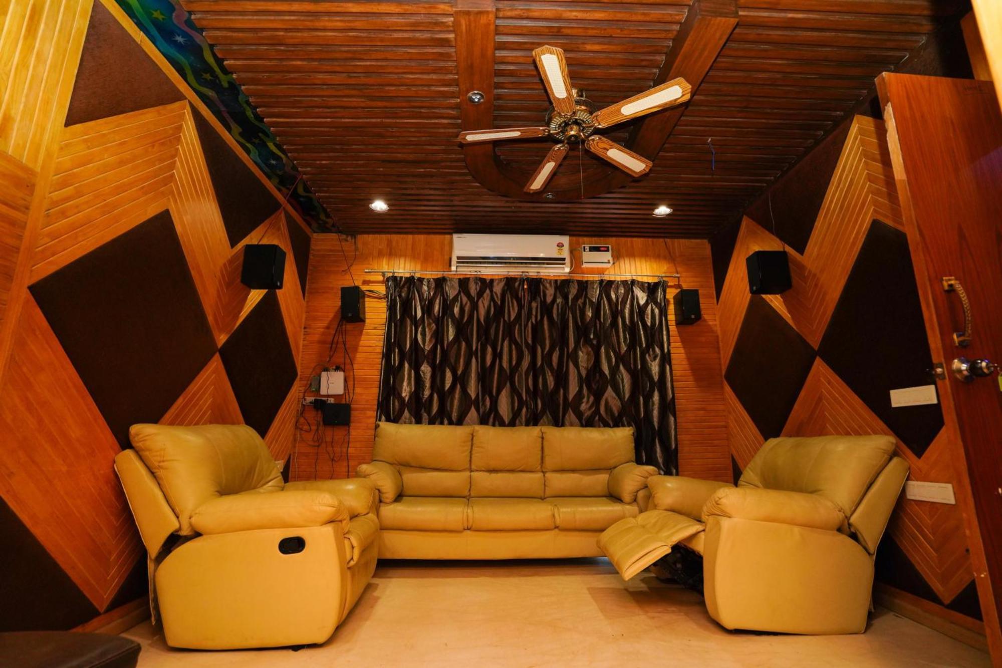 Golden Villa - Duplex House With Private Theater - Near To Alipiri And Bhudevi Ttd Ticket Counter And Kapilateertham تيروباتي المظهر الخارجي الصورة