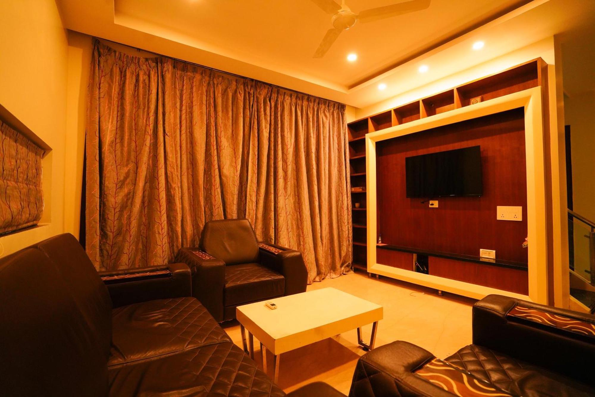 Golden Villa - Duplex House With Private Theater - Near To Alipiri And Bhudevi Ttd Ticket Counter And Kapilateertham تيروباتي المظهر الخارجي الصورة
