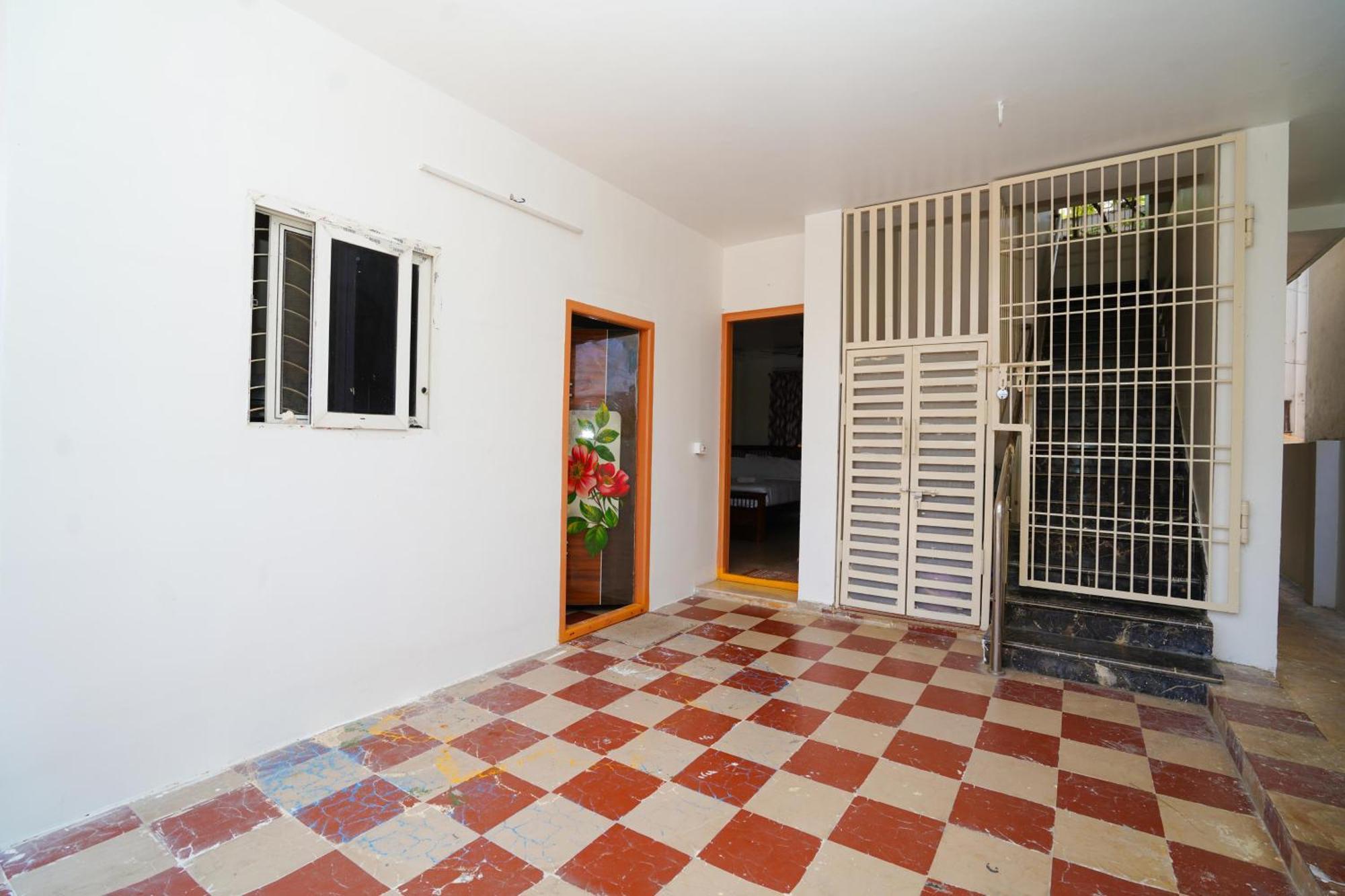 Golden Villa - Duplex House With Private Theater - Near To Alipiri And Bhudevi Ttd Ticket Counter And Kapilateertham تيروباتي المظهر الخارجي الصورة