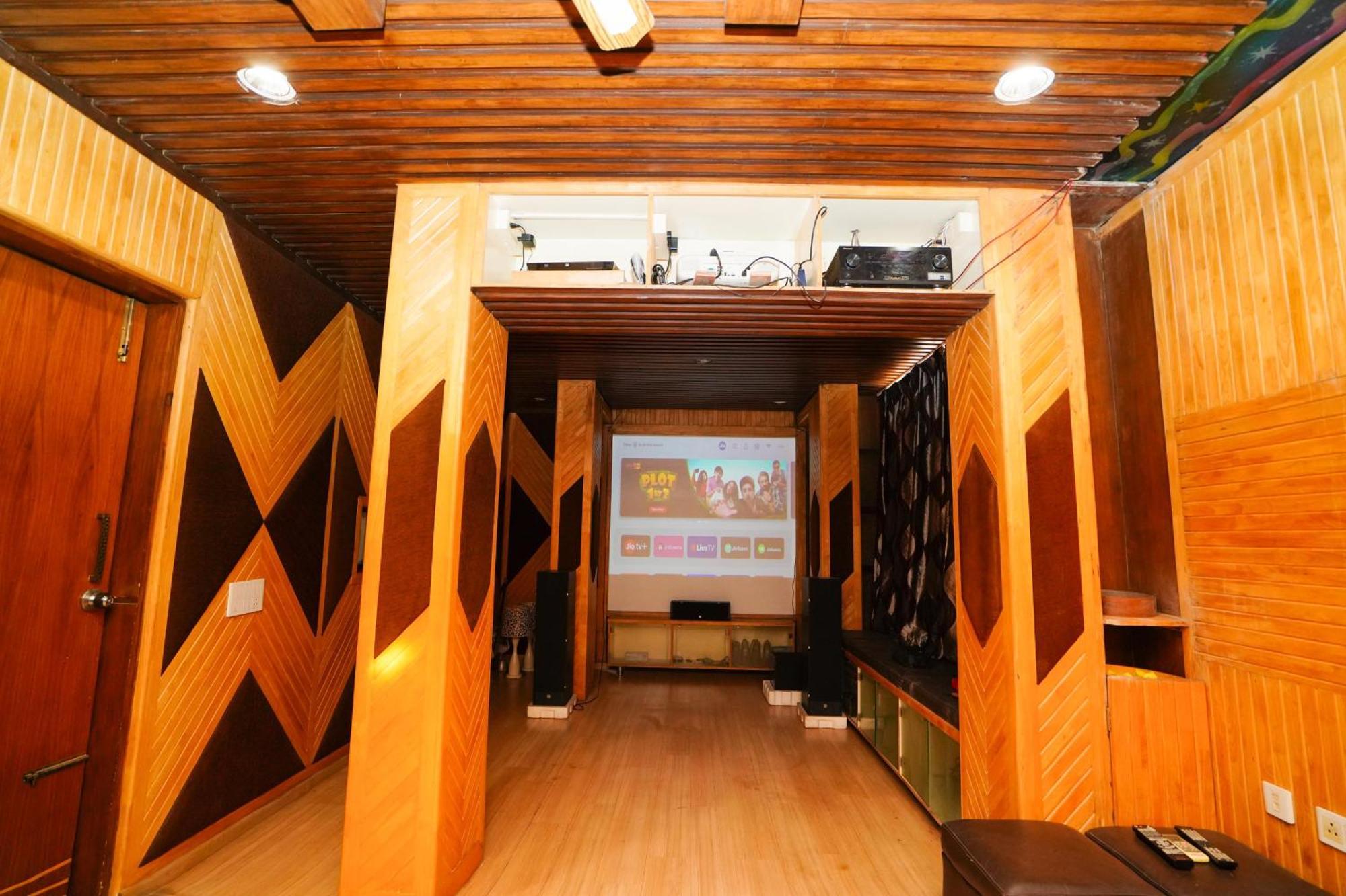 Golden Villa - Duplex House With Private Theater - Near To Alipiri And Bhudevi Ttd Ticket Counter And Kapilateertham تيروباتي المظهر الخارجي الصورة